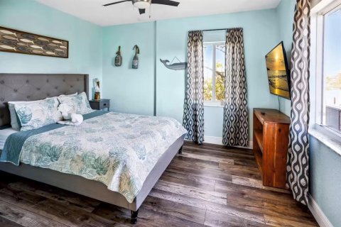 Casa en venta en Treasure Island, Florida, 5 dormitorios, 227.52 m2 № 2225714 - foto 25