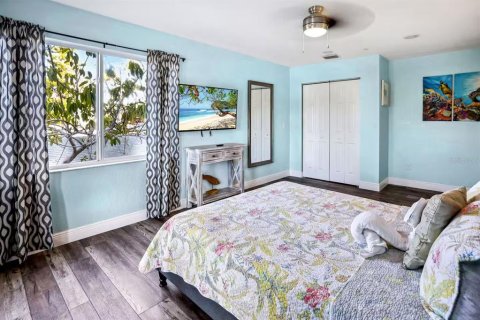 Casa en venta en Treasure Island, Florida, 5 dormitorios, 227.52 m2 № 2225714 - foto 24