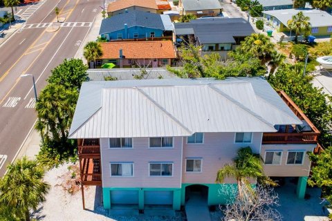 Casa en venta en Treasure Island, Florida, 5 dormitorios, 227.52 m2 № 2225714 - foto 5