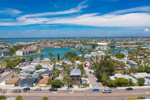 Casa en venta en Treasure Island, Florida, 5 dormitorios, 227.52 m2 № 2225714 - foto 3