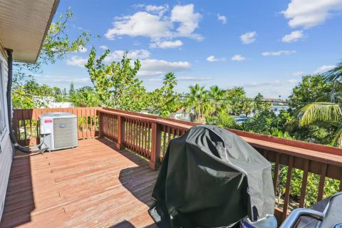 Casa en venta en Treasure Island, Florida, 5 dormitorios, 227.52 m2 № 2225714 - foto 17