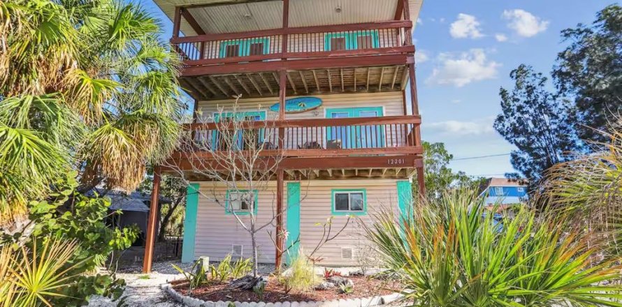 Casa en Treasure Island, Florida 5 dormitorios, 227.52 m2 № 2225714