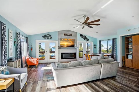 Casa en venta en Treasure Island, Florida, 5 dormitorios, 227.52 m2 № 2225714 - foto 7