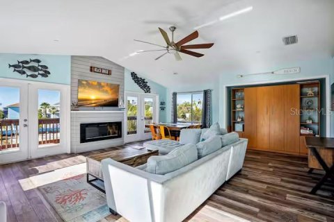 Casa en venta en Treasure Island, Florida, 5 dormitorios, 227.52 m2 № 2225714 - foto 6
