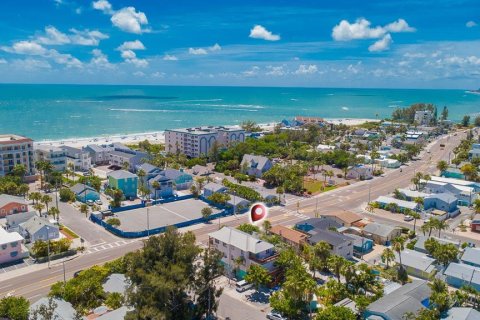 Casa en venta en Treasure Island, Florida, 5 dormitorios, 227.52 m2 № 2225714 - foto 2