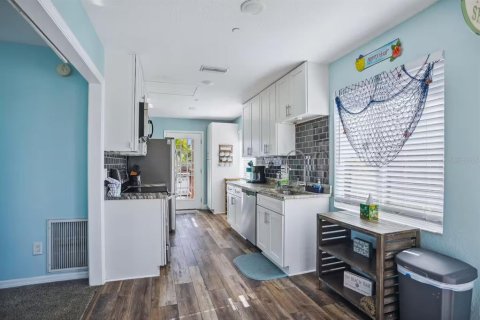 Casa en venta en Treasure Island, Florida, 5 dormitorios, 227.52 m2 № 2225714 - foto 14