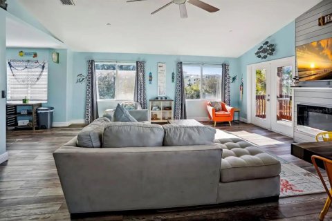 Casa en venta en Treasure Island, Florida, 5 dormitorios, 227.52 m2 № 2225714 - foto 8