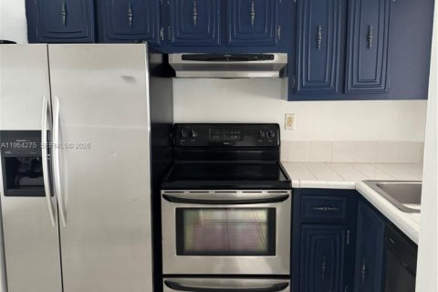 Condo in Miami, Florida, 1 bedroom  № 2026755 - photo 8