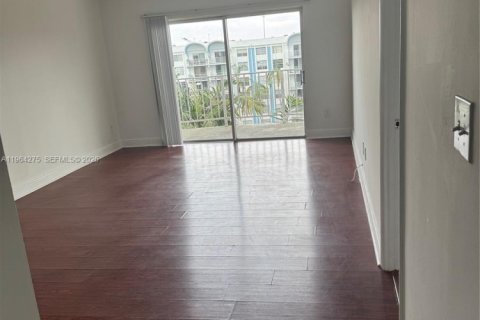 Condo in Miami, Florida, 1 bedroom  № 2026755 - photo 3