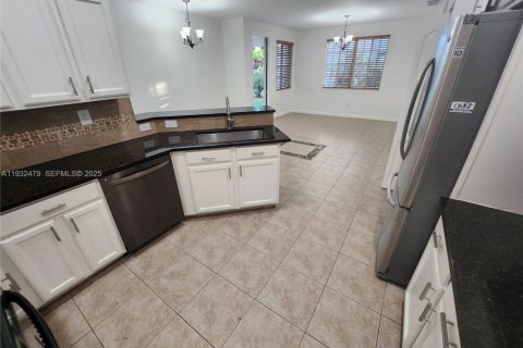 Villa ou maison à louer à Homestead, Floride: 4 chambres, 205.41 m2 № 2252426 - photo 13