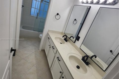 Villa ou maison à louer à Homestead, Floride: 4 chambres, 205.41 m2 № 2252426 - photo 30
