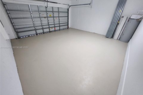 Villa ou maison à louer à Homestead, Floride: 4 chambres, 205.41 m2 № 2252426 - photo 17