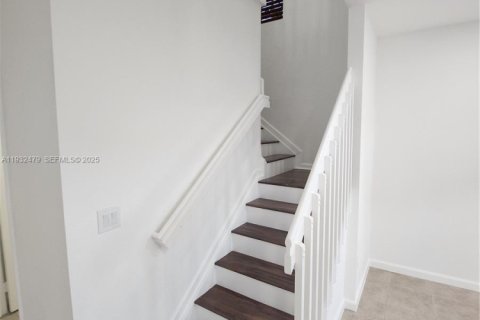 Villa ou maison à louer à Homestead, Floride: 4 chambres, 205.41 m2 № 2252426 - photo 18