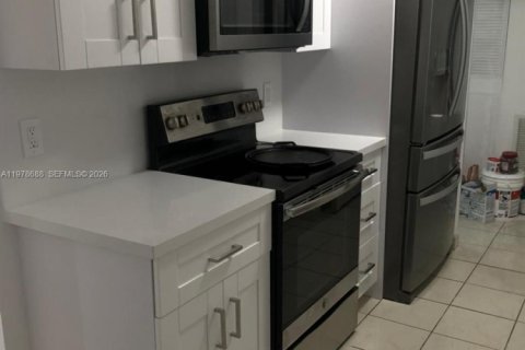 Condo in Miami, Florida, 2 bedrooms  № 2049884