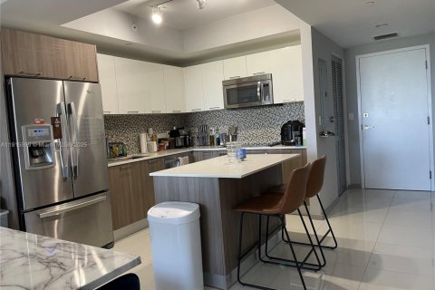 Купить кондоминиум в Дорал, Флорида 1 спальня, 70.7м2, № 1970777 - фото 2