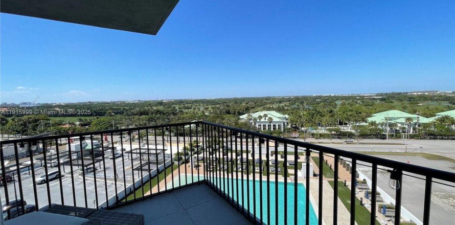 Кондоминиум с 1 спальней в Дорал, Флорида № 1970777