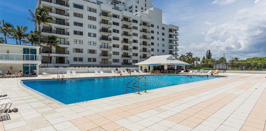 Кондоминиум с 2 спальнями в Майами-Бич, Флорида № 1958373