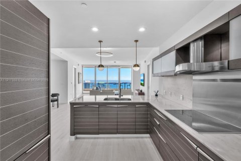 Condominio en alquiler en Miami, Florida, 2 dormitorios, 138.61 m2 № 1973505 - foto 10