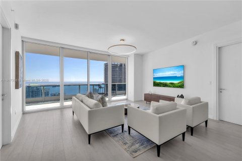 Condominio en alquiler en Miami, Florida, 2 dormitorios, 138.61 m2 № 1973505 - foto 3