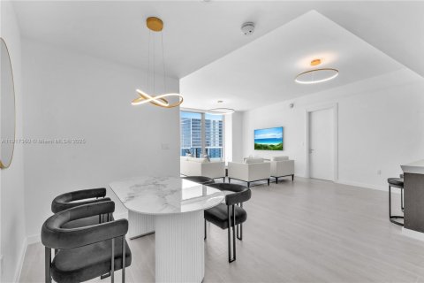Condominio en alquiler en Miami, Florida, 2 dormitorios, 138.61 m2 № 1973505 - foto 11