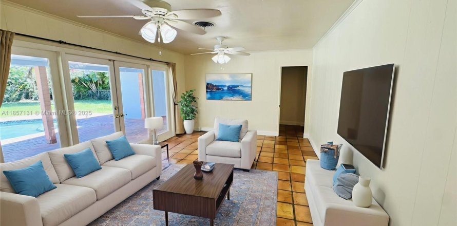Villa ou maison à Pinecrest, Floride 3 chambres, 178.28 m2 № 1883857