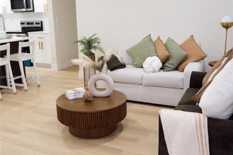 House in Pompano Beach, Florida 3 bedrooms, 120.03 sq.m. № 2048919 - photo 6