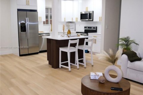 House in Pompano Beach, Florida 3 bedrooms, 120.03 sq.m. № 2048919 - photo 10