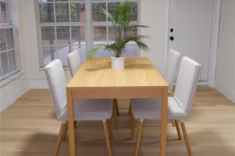 House in Pompano Beach, Florida 3 bedrooms, 120.03 sq.m. № 2048919 - photo 12