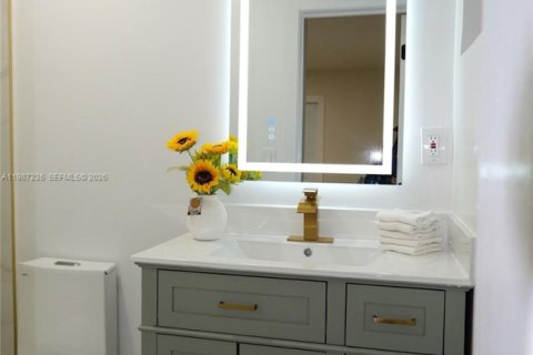 House in Pompano Beach, Florida 3 bedrooms, 120.03 sq.m. № 2048919 - photo 19