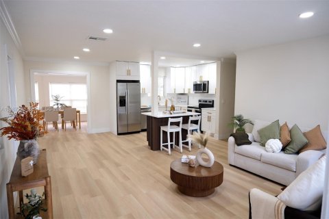 House in Pompano Beach, Florida 3 bedrooms, 120.03 sq.m. № 2048919 - photo 3