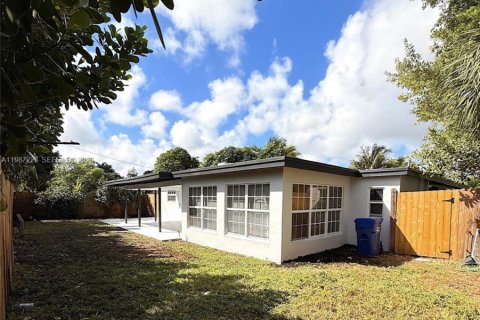 House in Pompano Beach, Florida 3 bedrooms, 120.03 sq.m. № 2048919 - photo 29