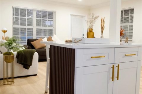 House in Pompano Beach, Florida 3 bedrooms, 120.03 sq.m. № 2048919 - photo 4