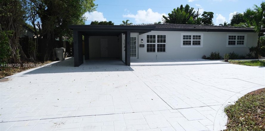 House in Pompano Beach, Florida 3 bedrooms, 120.03 sq.m. № 2048919