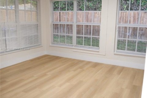 House in Pompano Beach, Florida 3 bedrooms, 120.03 sq.m. № 2048919 - photo 15