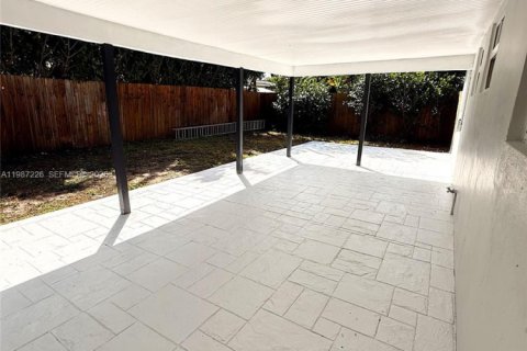 House in Pompano Beach, Florida 3 bedrooms, 120.03 sq.m. № 2048919 - photo 30