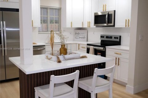 House in Pompano Beach, Florida 3 bedrooms, 120.03 sq.m. № 2048919 - photo 9