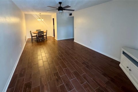 Copropriété à vendre à Tampa, Floride: 2 chambres, 86.96 m2 № 2418552 - photo 9