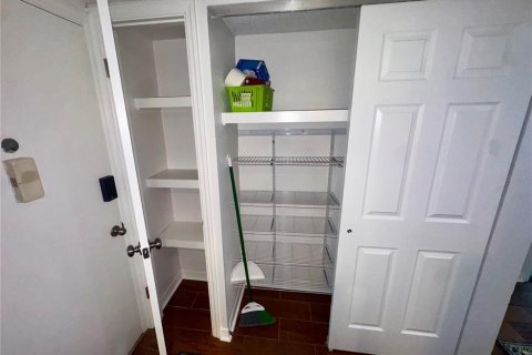 Copropriété à vendre à Tampa, Floride: 2 chambres, 86.96 m2 № 2418552 - photo 18