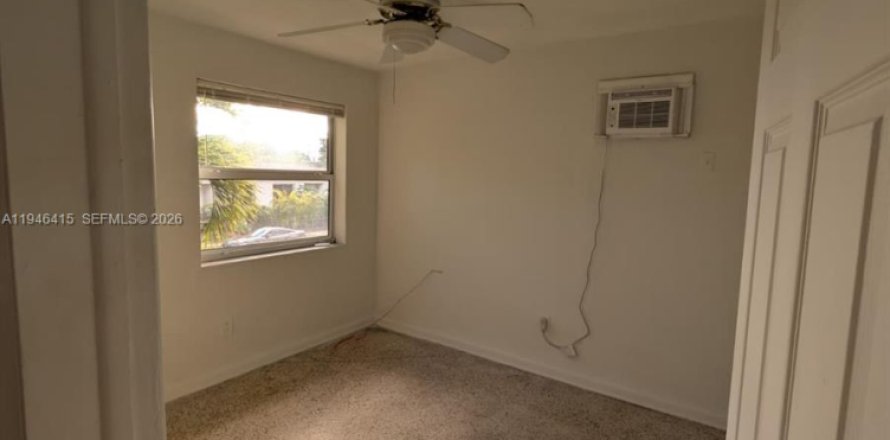 Apartment in Miami, Florida 2 bedrooms, 427.54 sq.m. № 2002759