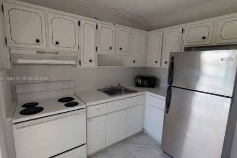 Apartment in Miami, Florida 2 bedrooms, 427.54 sq.m. № 2002759 - photo 8