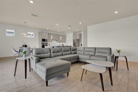 House in Orlando, Florida 5 bedrooms, 286.05 sq.m. № 1821043 - photo 25