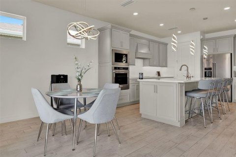 House in Orlando, Florida 5 bedrooms, 286.05 sq.m. № 1821043 - photo 23