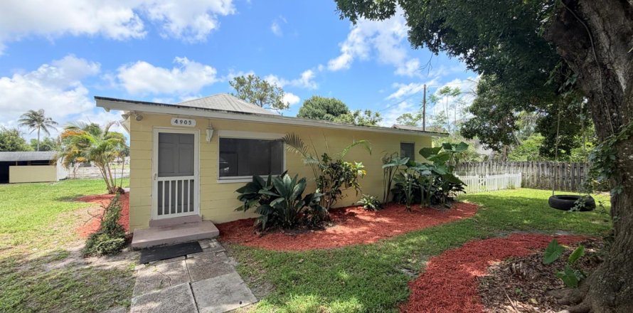 House in Palm Beach Gardens, Florida 3 bedrooms, 98.1 sq.m. № 2260841