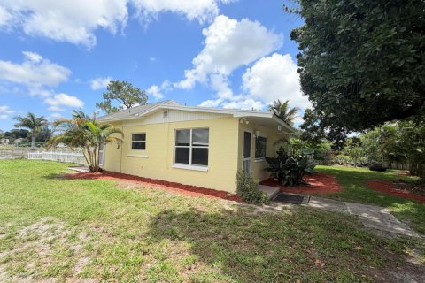 House in Palm Beach Gardens, Florida 3 bedrooms, 98.1 sq.m. № 2260841 - photo 4