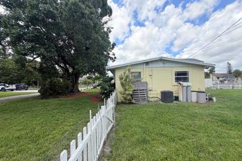 House in Palm Beach Gardens, Florida 3 bedrooms, 98.1 sq.m. № 2260841 - photo 17
