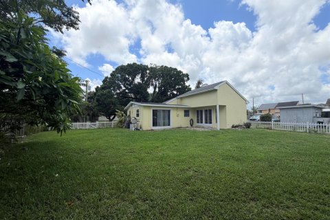 House in Palm Beach Gardens, Florida 3 bedrooms, 98.1 sq.m. № 2260841 - photo 14