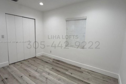 Снять в аренду квартиру в Майами, Флорида 2 спальни, 74.32м2, № 2003769 - фото 8