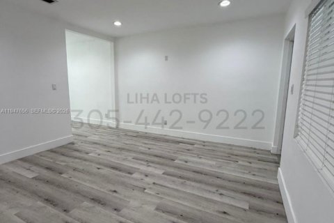 Снять в аренду квартиру в Майами, Флорида 2 спальни, 74.32м2, № 2003769 - фото 2