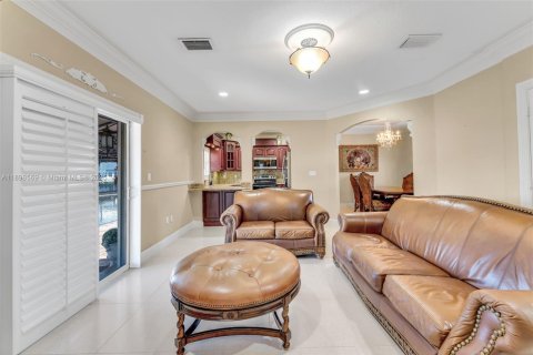 House in Medley, Florida 4 bedrooms, 170.94 sq.m. № 1953999 - photo 9