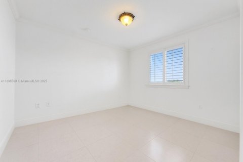 House in Medley, Florida 4 bedrooms, 170.94 sq.m. № 1953999 - photo 24